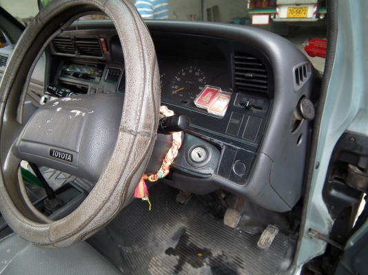 ขายรถตู้หัวจรวจ12ที่นั่งบางๆมือเดียวพร้อมใช้2500cc.