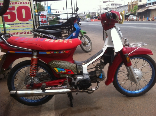 ขาย Honda Dream สภาพพร้อมใช้ มีทะเบียนพร้อมชุดโอน สนใจติดต่อ 084-8358427