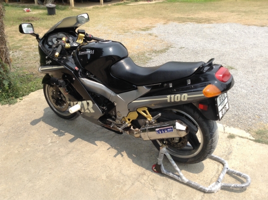 ธารนนทบุรี//ขาย kawasaki zzr1100 ปี96 สวยๆของแต่งพอมี เครื่องสมบูรณ์ระบบไฟสมบูรณ์มากๆครับ ราคา 89,000 บาท สำเนาทะเบียน
