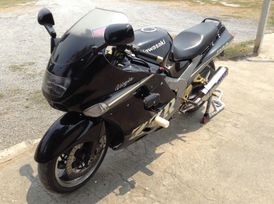 ธารนนทบุรี//ขาย kawasaki zzr1100 ปี96 สวยๆของแต่งพอมี เครื่องสมบูรณ์ระบบไฟสมบูรณ์มากๆครับ ราคา 89,000 บาท สำเนาทะเบียน