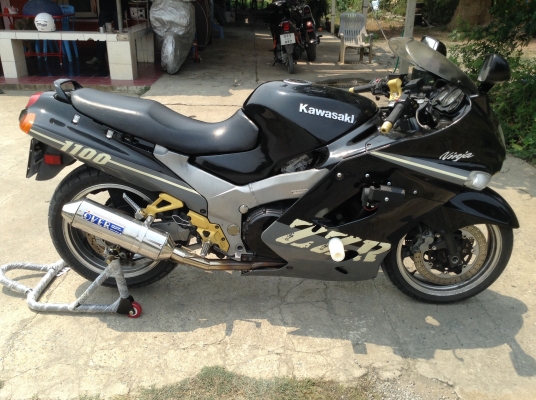 ธารนนทบุรี//ขาย kawasaki zzr1100 ปี96 สวยๆของแต่งพอมี เครื่องสมบูรณ์ระบบไฟสมบูรณ์มากๆครับ ราคา 89,000 บาท สำเนาทะเบียน