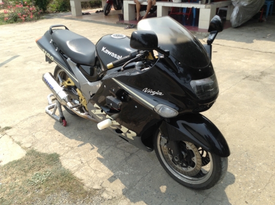 ธารนนทบุรี//ขาย kawasaki zzr1100 ปี96 สวยๆของแต่งพอมี เครื่องสมบูรณ์ระบบไฟสมบูรณ์มากๆครับ ราคา 89,000 บาท สำเนาทะเบียน