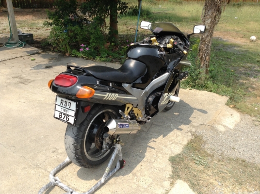 ธารนนทบุรี//ขาย kawasaki zzr1100 ปี96 สวยๆของแต่งพอมี เครื่องสมบูรณ์ระบบไฟสมบูรณ์มากๆครับ ราคา 89,000 บาท สำเนาทะเบียน