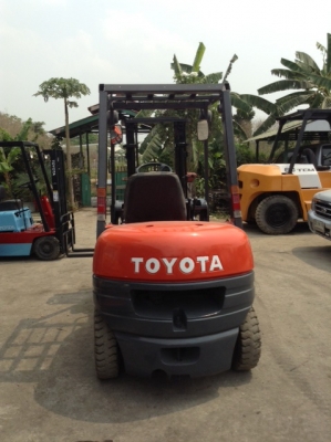 ++++ขายรถโฟล์คลิฟท์  TOYOTA 6FD25  เครื่องยนต์ดีเซล  เกียร์ธรรมดา  เสา 3 เมตร  งา 1,070  มม.  ยางตัน  *** ราคาพิเศษ  สภาพดีพร้อมใช้งาน  รายละเอียดคุยได้ครับ ***