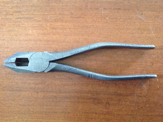 ขายคีมตัดเอนกประสงค์ โบราณ Red Devil 1950 7.2" ขายคีมตัดเอนกประสงค์ โบราณ Red Devil 1950 7.2"