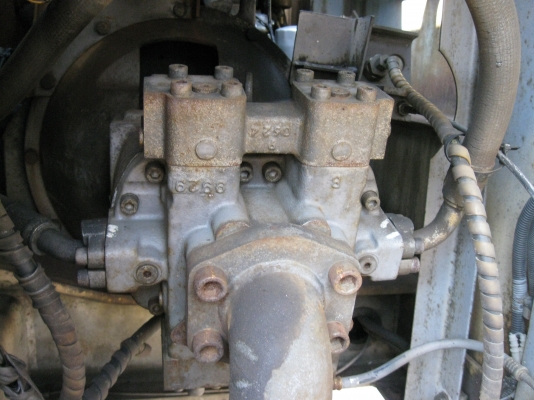 ขายด่วนรถแม็คโคร  เครื่องดี ปั๊มแรง โซ่เต็ม ราคา 600,000 บาท