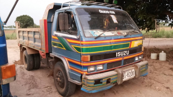 ***ขายแล้วครับขอบคุณ Truck2hand ขาย6ล้อดั้ม5คิว สวยๆ ISUZU 115 NPR59LL ห้างแท้ กรองดำ ปี34 เกียร์สั้น วาง เครื่อง4HF1 120ฝาดำ(ลงเล่ม) เครื่องแน่น แห้งๆไม่เยิ้ม ช่างล่างFหน้า-หลัง คัสซีสวยซับไม่มีบวม ไม่ปะไม่ดาม กระบะดั้มเหล็ก3.70ม. อู่ ส. อ.ชุมพลฯ สภาพสวย