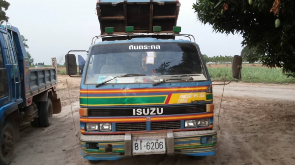 ***ขายแล้วครับขอบคุณ Truck2hand ขาย6ล้อดั้ม5คิว สวยๆ ISUZU 115 NPR59LL ห้างแท้ กรองดำ ปี34 เกียร์สั้น วาง เครื่อง4HF1 120ฝาดำ(ลงเล่ม) เครื่องแน่น แห้งๆไม่เยิ้ม ช่างล่างFหน้า-หลัง คัสซีสวยซับไม่มีบวม ไม่ปะไม่ดาม กระบะดั้มเหล็ก3.70ม. อู่ ส. อ.ชุมพลฯ สภาพสวย