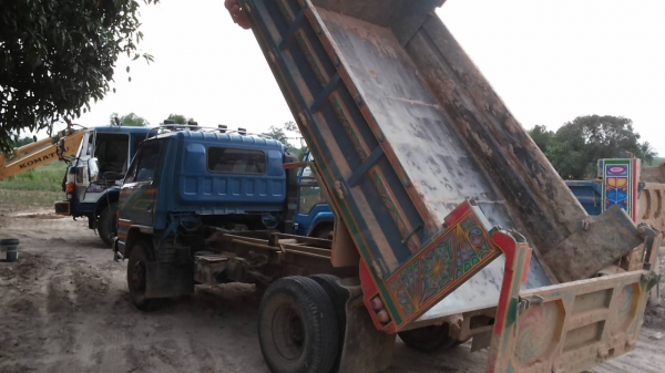 ***ขายแล้วครับขอบคุณ Truck2hand ขาย6ล้อดั้ม5คิว สวยๆ ISUZU 115 NPR59LL ห้างแท้ กรองดำ ปี34 เกียร์สั้น วาง เครื่อง4HF1 120ฝาดำ(ลงเล่ม) เครื่องแน่น แห้งๆไม่เยิ้ม ช่างล่างFหน้า-หลัง คัสซีสวยซับไม่มีบวม ไม่ปะไม่ดาม กระบะดั้มเหล็ก3.70ม. อู่ ส. อ.ชุมพลฯ สภาพสวย