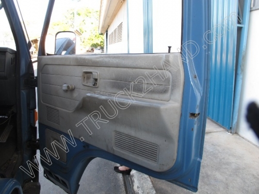 ขายยกชุด3 คันรถบรรทุก 6 ล้อ ยี่ห้อ ISUZU รุ่นNPR 115 แรงม้า (2คัน) รถกระบะ ยี่ห้อ MITSUBISHI รุ่นSTRADA(1คัน)