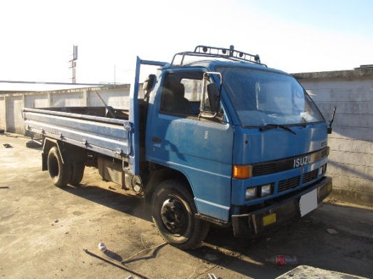 ขายยกชุด3 คันรถบรรทุก 6 ล้อ ยี่ห้อ ISUZU รุ่นNPR 115 แรงม้า (2คัน) รถกระบะ ยี่ห้อ MITSUBISHI รุ่นSTRADA(1คัน)