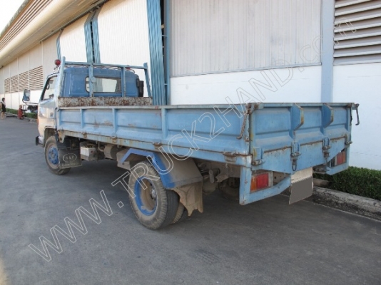 ขายยกชุด3 คันรถบรรทุก 6 ล้อ ยี่ห้อ ISUZU รุ่นNPR 115 แรงม้า (2คัน) รถกระบะ ยี่ห้อ MITSUBISHI รุ่นSTRADA(1คัน)