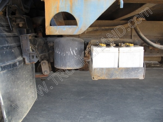 ขายยกชุด3 คันรถบรรทุก 6 ล้อ ยี่ห้อ ISUZU รุ่นNPR 115 แรงม้า (2คัน) รถกระบะ ยี่ห้อ MITSUBISHI รุ่นSTRADA(1คัน)