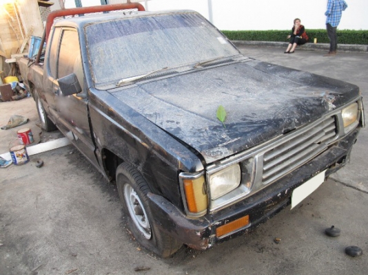 ขายยกชุด3 คันรถบรรทุก 6 ล้อ ยี่ห้อ ISUZU รุ่นNPR 115 แรงม้า (2คัน) รถกระบะ ยี่ห้อ MITSUBISHI รุ่นSTRADA(1คัน)