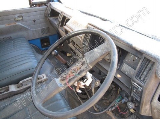 ขายยกชุด3 คันรถบรรทุก 6 ล้อ ยี่ห้อ ISUZU รุ่นNPR 115 แรงม้า (2คัน) รถกระบะ ยี่ห้อ MITSUBISHI รุ่นSTRADA(1คัน)