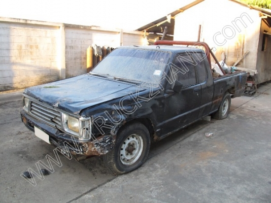 ขายยกชุด3 คันรถบรรทุก 6 ล้อ ยี่ห้อ ISUZU รุ่นNPR 115 แรงม้า (2คัน) รถกระบะ ยี่ห้อ MITSUBISHI รุ่นSTRADA(1คัน)