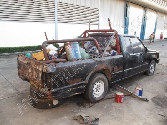 ขายยกชุด3 คันรถบรรทุก 6 ล้อ ยี่ห้อ ISUZU รุ่นNPR 115 แรงม้า (2คัน) รถกระบะ ยี่ห้อ MITSUBISHI รุ่นSTRADA(1คัน)