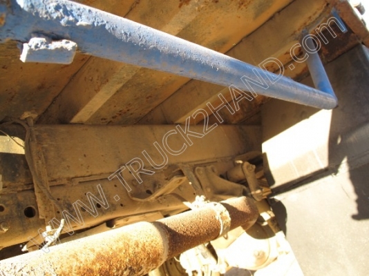 ขายยกชุด3 คันรถบรรทุก 6 ล้อ ยี่ห้อ ISUZU รุ่นNPR 115 แรงม้า (2คัน) รถกระบะ ยี่ห้อ MITSUBISHI รุ่นSTRADA(1คัน)