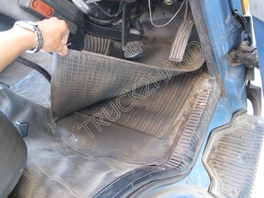 ขายยกชุด3 คันรถบรรทุก 6 ล้อ ยี่ห้อ ISUZU รุ่นNPR 115 แรงม้า (2คัน) รถกระบะ ยี่ห้อ MITSUBISHI รุ่นSTRADA(1คัน)