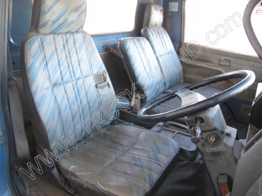 ขายยกชุด3 คันรถบรรทุก 6 ล้อ ยี่ห้อ ISUZU รุ่นNPR 115 แรงม้า (2คัน) รถกระบะ ยี่ห้อ MITSUBISHI รุ่นSTRADA(1คัน)