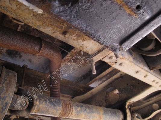 ขายยกชุด3 คันรถบรรทุก 6 ล้อ ยี่ห้อ ISUZU รุ่นNPR 115 แรงม้า (2คัน) รถกระบะ ยี่ห้อ MITSUBISHI รุ่นSTRADA(1คัน)