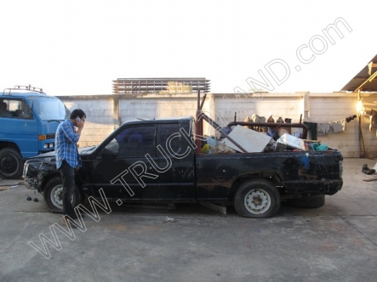 ขายยกชุด3 คันรถบรรทุก 6 ล้อ ยี่ห้อ ISUZU รุ่นNPR 115 แรงม้า (2คัน) รถกระบะ ยี่ห้อ MITSUBISHI รุ่นSTRADA(1คัน)