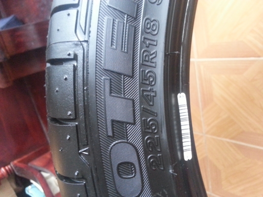 Bridgestone Potenza 225/45/18 ขาย 8,500 Bridgestone Potenza 225/45/18 ขาย 8,500