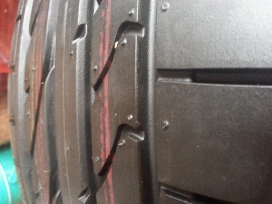 Bridgestone Potenza 225/45/18 ขาย 8,500 Bridgestone Potenza 225/45/18 ขาย 8,500