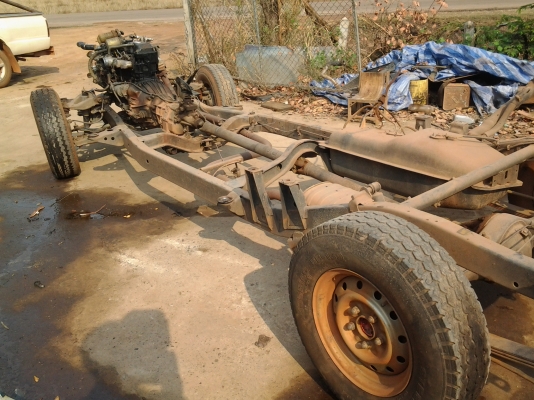 TOYOTA  2L ซากไมตี้ LN90 มีเครื่อง เกียร คัชีงามเดิม ยางสวย โนบุค แยกขายก็ขายครับ