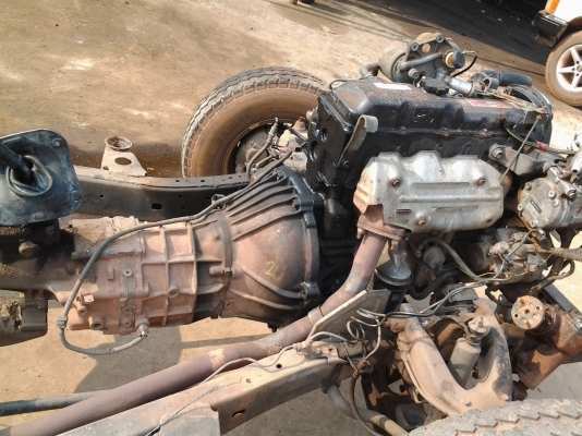 TOYOTA  2L ซากไมตี้ LN90 มีเครื่อง เกียร คัชีงามเดิม ยางสวย โนบุค แยกขายก็ขายครับ