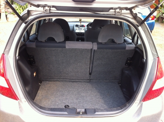 JAZZ 2004  1.5 IDSI  AT (ราคาต่อรองได้)