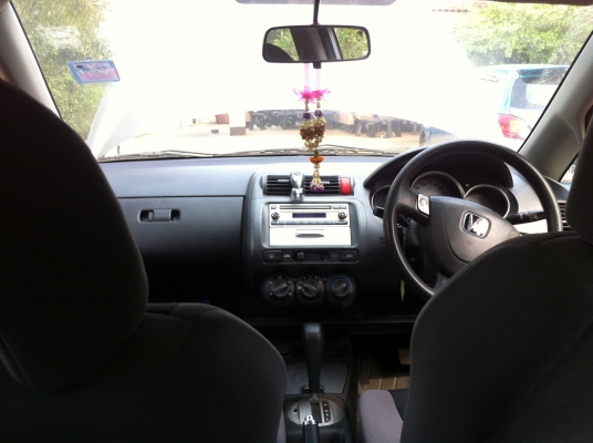 JAZZ 2004  1.5 IDSI  AT (ราคาต่อรองได้)