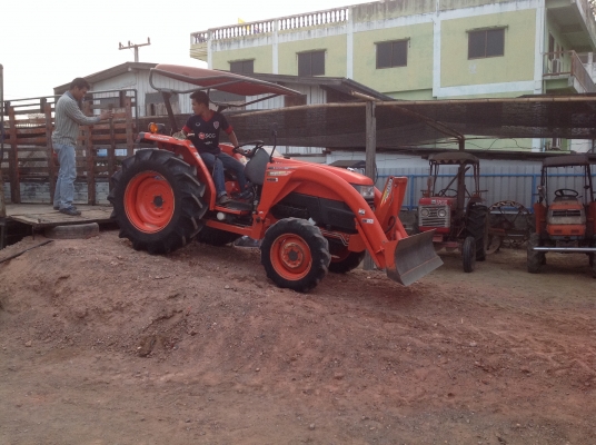 ปัญญาแทรคเตอร์มาแล้ว...นางฟ้า ครับ คูโบต้า L4508 DI ทำงานเพียง 1078 ชม. พร้อม ใบมีดคานบนรุ่นใหม่ SD180 รถไร่คับผม