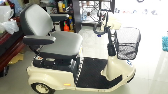 ขายด่วนรถไฟฟ้า 3 ล้อ KUBOTA สำหรับคนแก่หรือคนพิการ เพิ่งมาจากญี่ปุ่น