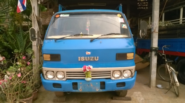 ขายรถบรรทุก 4 ล้อ ISUZU TLD 85 แรงม้า คัสซีสวยตลอดเส้น เครื่องแน่นไม่มีไอ แปลงเกียร์สั้นเรียบร้อย เอกสารทะเบียนพร้อมโอน ราคาต่อรองได้
