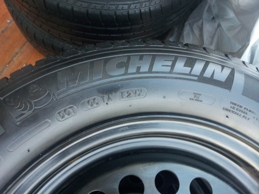 ขายล้อกระทะ JAZZ 4/100 ขอบ15 พร้อมยางและฝาตบ ขายแล้วคับ