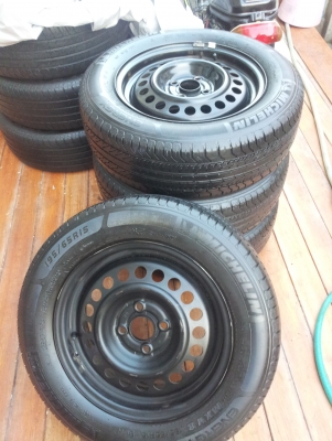 ขายล้อกระทะ JAZZ 4/100 ขอบ15 พร้อมยางและฝาตบ ขายแล้วคับ