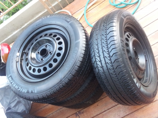 ขายล้อกระทะ JAZZ 4/100 ขอบ15 พร้อมยางและฝาตบ ขายแล้วคับ
