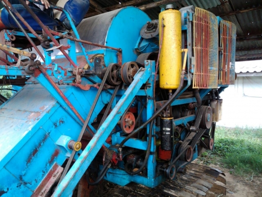 ขายรถเกี่ยวข้าวเครื่องEH700แรงดี ปั้มดี พร้อมใช้งาน แทร็คสวยๆมีออยคูลเลอร์ หม้อนน้ำใหญ่