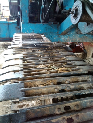 ขายรถเกี่ยวข้าวเครื่องEH700แรงดี ปั้มดี พร้อมใช้งาน แทร็คสวยๆมีออยคูลเลอร์ หม้อนน้ำใหญ่