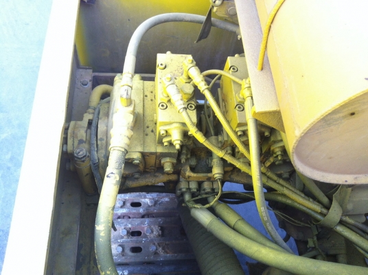 รถแมคโค Komatsu PC120-3 มีไลน์หัวเจาะ