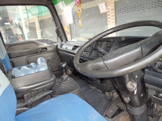 ขาย885000บาทรถ6ล้อเดก้า195แรงเป็นตู้แห้ง ช่วงยาว7.20 ขาย885000บาทรถ6ล้อเดก้า195แรงเป็นตู้แห้ง ช่วงยาว7.20