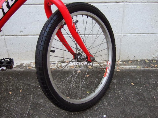 ขออนุญาตตั้งกระทู้ขาย จักรยาน LA bicycle สีแดงแป๊ด ขออนุญาตตั้งกระทู้ขาย จักรยาน LA bicycle สีแดงแป๊ด