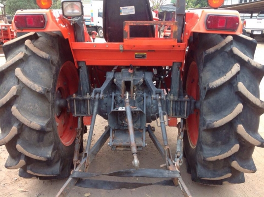 แทรกเตอร์คูโบค้า m5000 สภาพดีพร้อมใช้งาน นำไปใช้เเล้วไม่ผิดหวัง มีผานดันหน้า เเละ ผานบุก