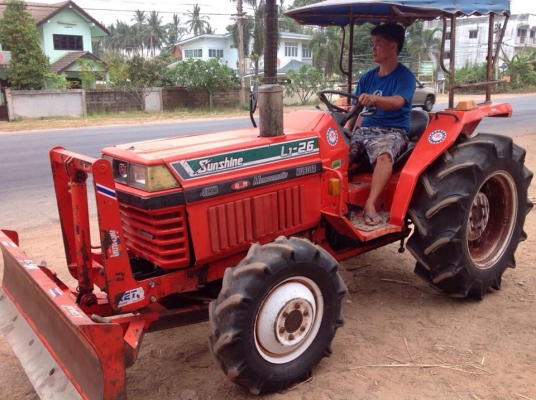แทรกเตอร์คูโบค้า  L1    26  แรง สภาพดีเยี่ยม พร้อมใช้งาน เดิมๆทั้งคัน นำไปใช้แล้วไม่ผิดหวัง พร้อมจอบหมุนเเละใบดันหน้า