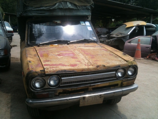 **Datsun 521 สีเหลือง ไฟนอน ไม่มีฝาท้าย เกียร์พื้น J15 ขาย 38,000 บาท ทะเบียน กทม. ภาษี ก.พ.58**