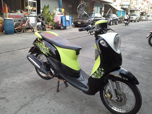 Fino ปี 54 สีเขียว ดำ รถสวย เครื่องเงียบกริบ ชุดสีสด ทดลองขับได้ทุกวันจ้า