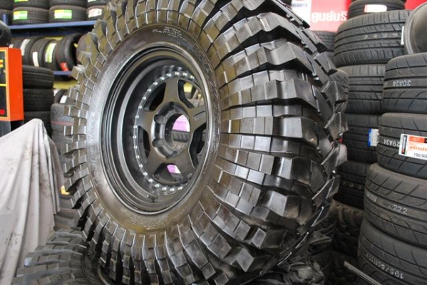 ขายยาง 37" พร้อมแม็ก -25