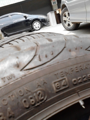 205/45R17 PIRALLI  PZERO NERO   มี  2 เส้น สภาพใหม่ หนา ไม่เคยรั่ว TEL.081-427-3941