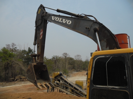 ขายถูกรถแบคโฮ VOLVO210BLC สวยๆเดิมๆสภาพพร้อมใช้โซ่หนาเอวแน่นไฟฟ้าเต็มแอร์เย็นทำงานดีมากไม่มีโหลดเอกสารเล่มทะเบียน